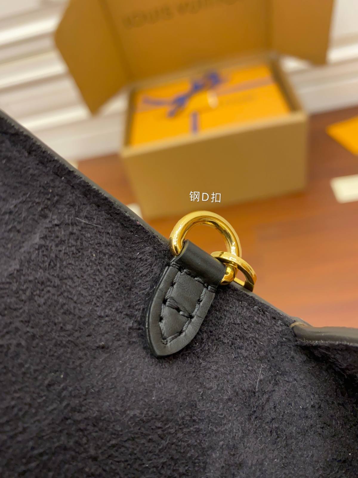 Ellebag’s Replica Craftsmanship: Louis Vuitton PADLOCK ON STRAP Handbag (M80559) in Black Monogram-L-Aħjar Kwalità Foloz Louis Vuitton Bag Online Store, Replica designer bag ru