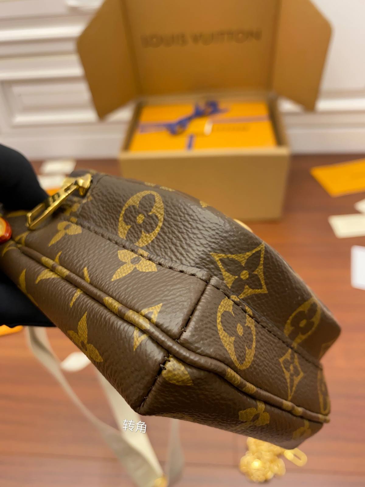 Ellebag’s Replica Craftsmanship: Louis Vuitton UTILITY PHONE POCKET Phone Bag (M80746) in Monogram Canvas-بہترین معیار کا جعلی لوئس ووٹن بیگ آن لائن اسٹور، ریپلیکا ڈیزائنر بیگ آر یو