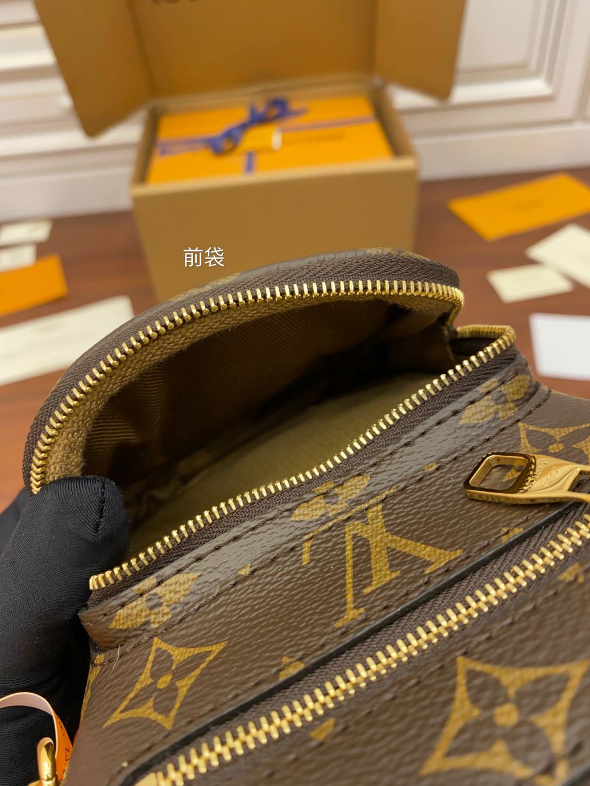 Ellebag’s Replica Craftsmanship: Louis Vuitton UTILITY PHONE POCKET Phone Bag (M80746) in Monogram Canvas-Լավագույն որակի կեղծ Louis Vuitton պայուսակների առցանց խանութ, Replica դիզայներական պայուսակ ru