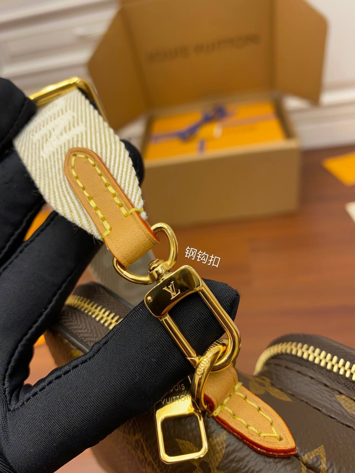 Ellebag’s Replica Craftsmanship: Louis Vuitton UTILITY PHONE POCKET Phone Bag (M80746) in Monogram Canvas-بہترین معیار کا جعلی لوئس ووٹن بیگ آن لائن اسٹور، ریپلیکا ڈیزائنر بیگ آر یو