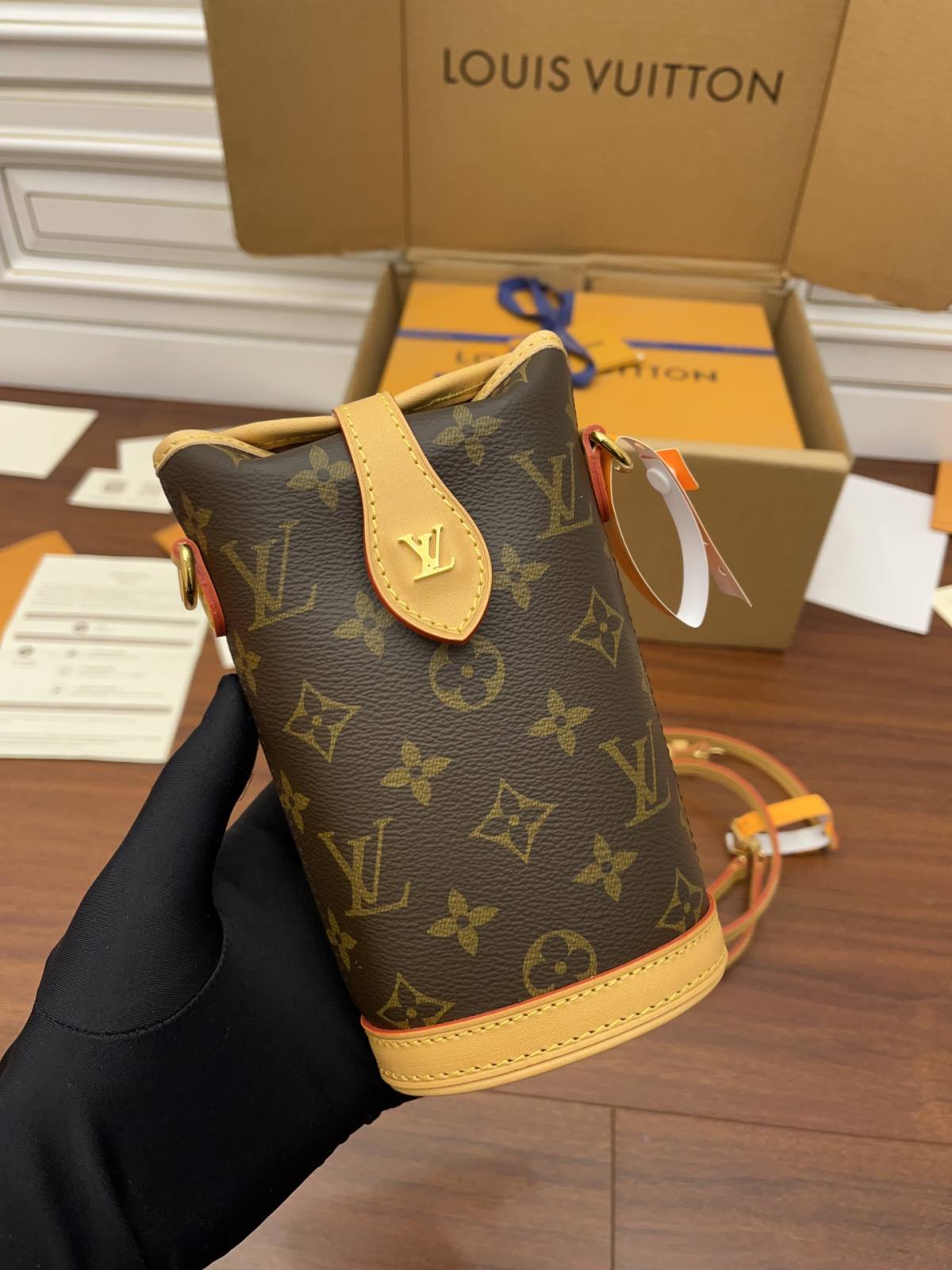 Ellebag’s Expert Replication of Louis Vuitton M80874 Fold Me Clutch: A Blend of Monogram Canvas and Leather-Best Quality Replica designer Bag factory in China