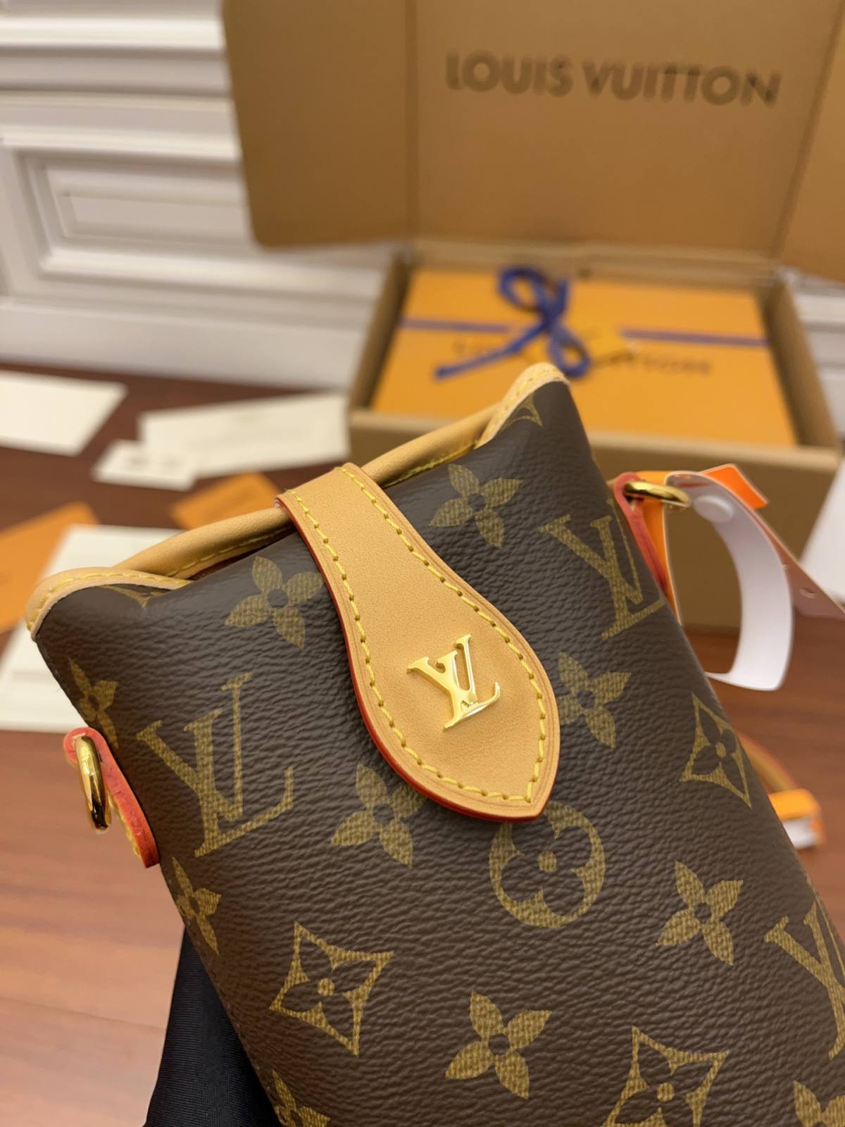 Ellebag’s Expert Replication of Louis Vuitton M80874 Fold Me Clutch: A Blend of Monogram Canvas and Leather-Best Quality Replica designer Bag factory in China