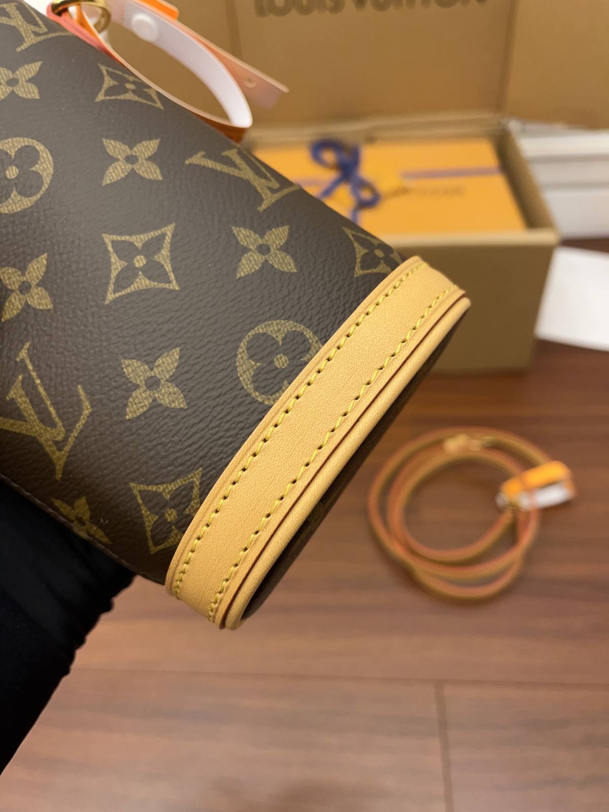 Ellebag’s Expert Replication of Louis Vuitton M80874 Fold Me Clutch: A Blend of Monogram Canvas and Leather-Best Quality Replica designer Bag factory in China