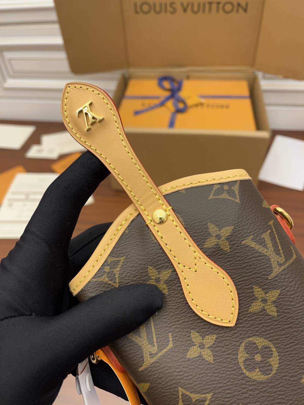 Ellebag’s Expert Replication of Louis Vuitton M80874 Fold Me Clutch: A Blend of Monogram Canvas and Leather-Best Quality Replica designer Bag factory in China