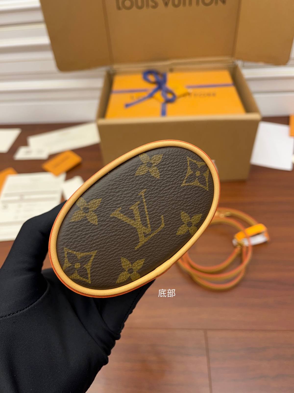 Ellebag’s Expert Replication of Louis Vuitton M80874 Fold Me Clutch: A Blend of Monogram Canvas and Leather-Best Quality Replica designer Bag factory in China