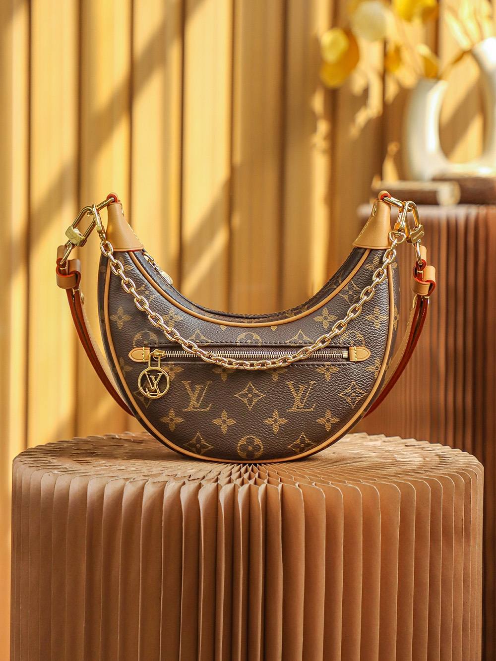 Ellebag Factory’s Masterful Replication of Louis Vuitton M81098 Loop Bag-Yakanakisa Hunhu Fake Louis Vuitton Bag Online Store, Replica dhizaini bag ru