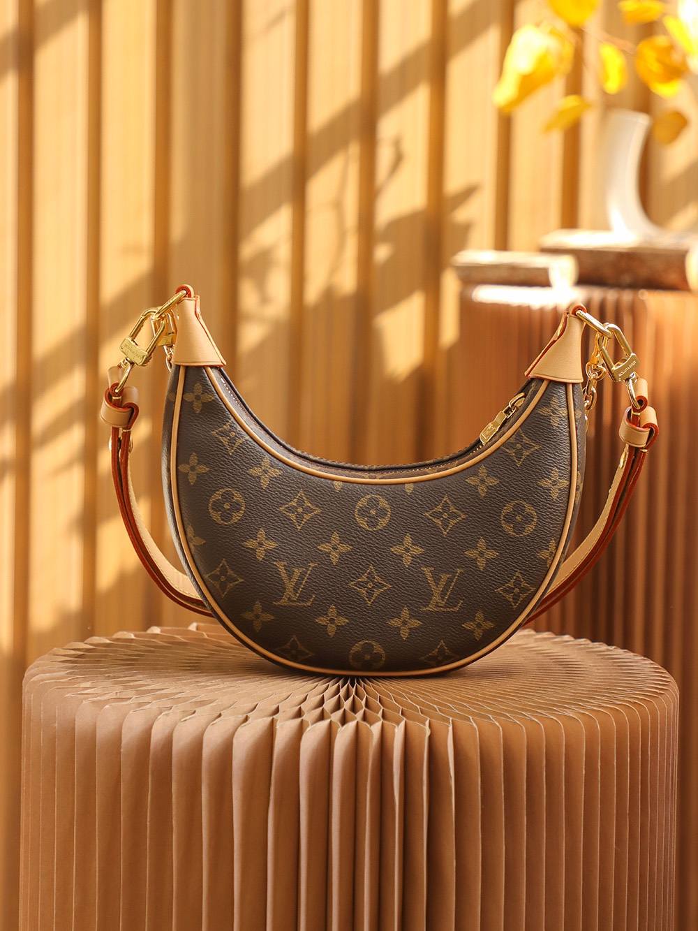 Ellebag Factory’s Masterful Replication of Louis Vuitton M81098 Loop Bag-Online obchod s falošnou taškou Louis Vuitton najvyššej kvality, replika značkovej tašky ru