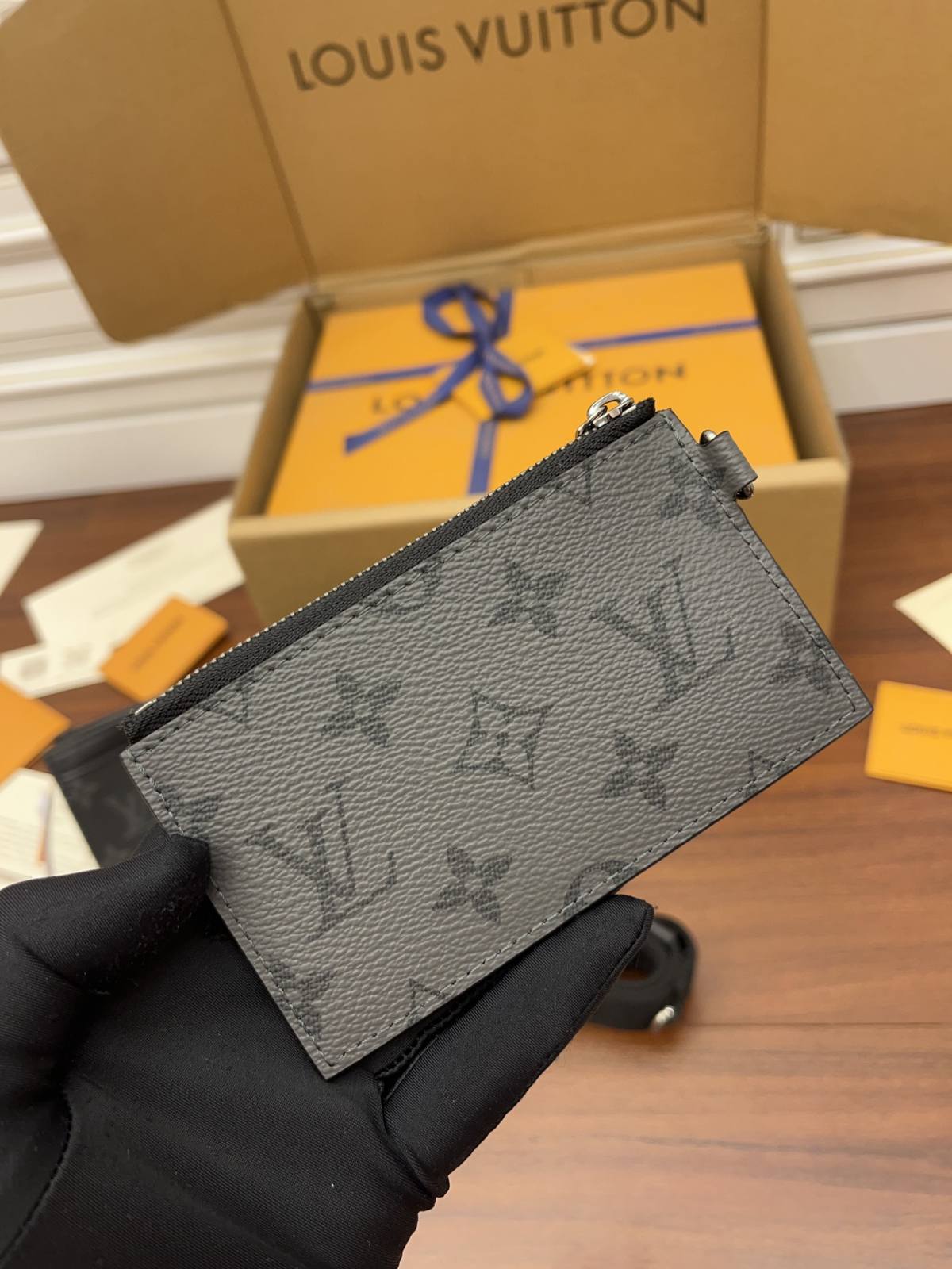 Ellebag Factory’s Exquisite Replication of Louis Vuitton M81124 Monogram Eclipse Black Gaston-Bästa kvalitet Fake Louis Vuitton Bag Online Store, Replica designer bag ru