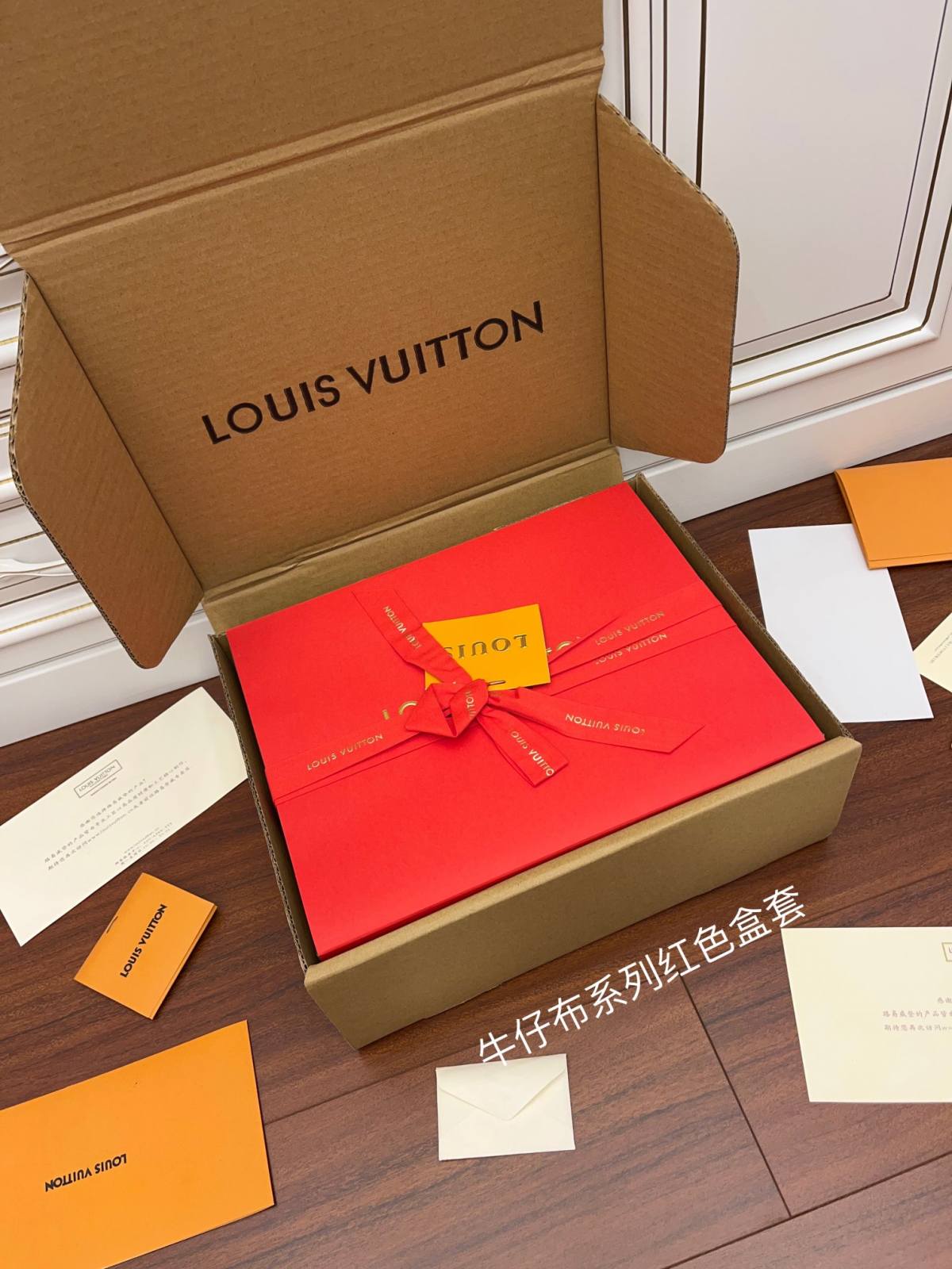 Ellebag Factory’s Expert Replication of Louis Vuitton M81166 LOOP Handbag – A Blend of Denim and Luxury-Best Quality Replica designer Bag factory in China