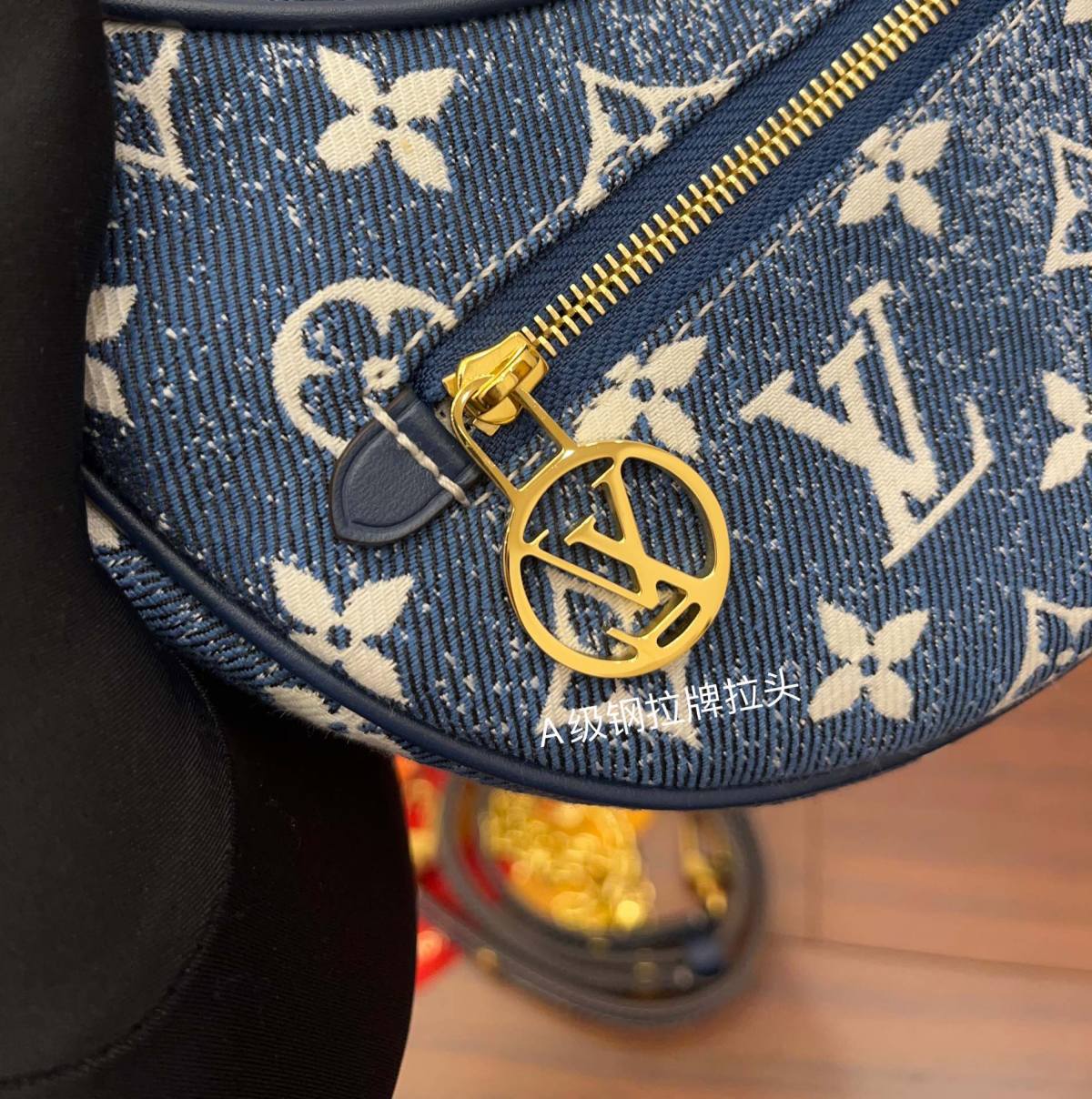 Ellebag Factory’s Expert Replication of Louis Vuitton M81166 LOOP Handbag – A Blend of Denim and Luxury-Beste kwaliteit nep Louis Vuitton tas online winkel, replica designer tas ru