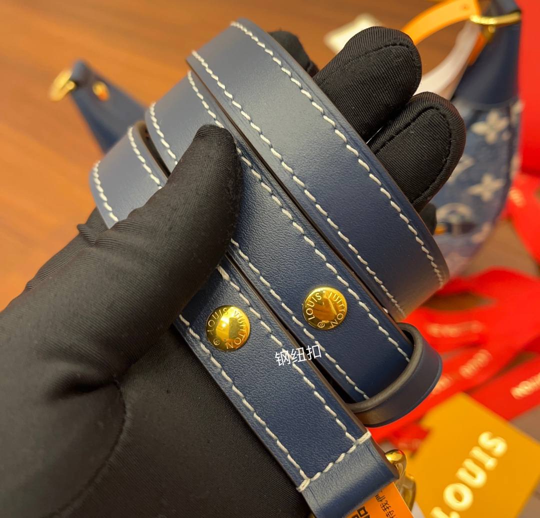 Ellebag Factory’s Expert Replication of Louis Vuitton M81166 LOOP Handbag – A Blend of Denim and Luxury-Best Quality Replica designer Bag factory in China