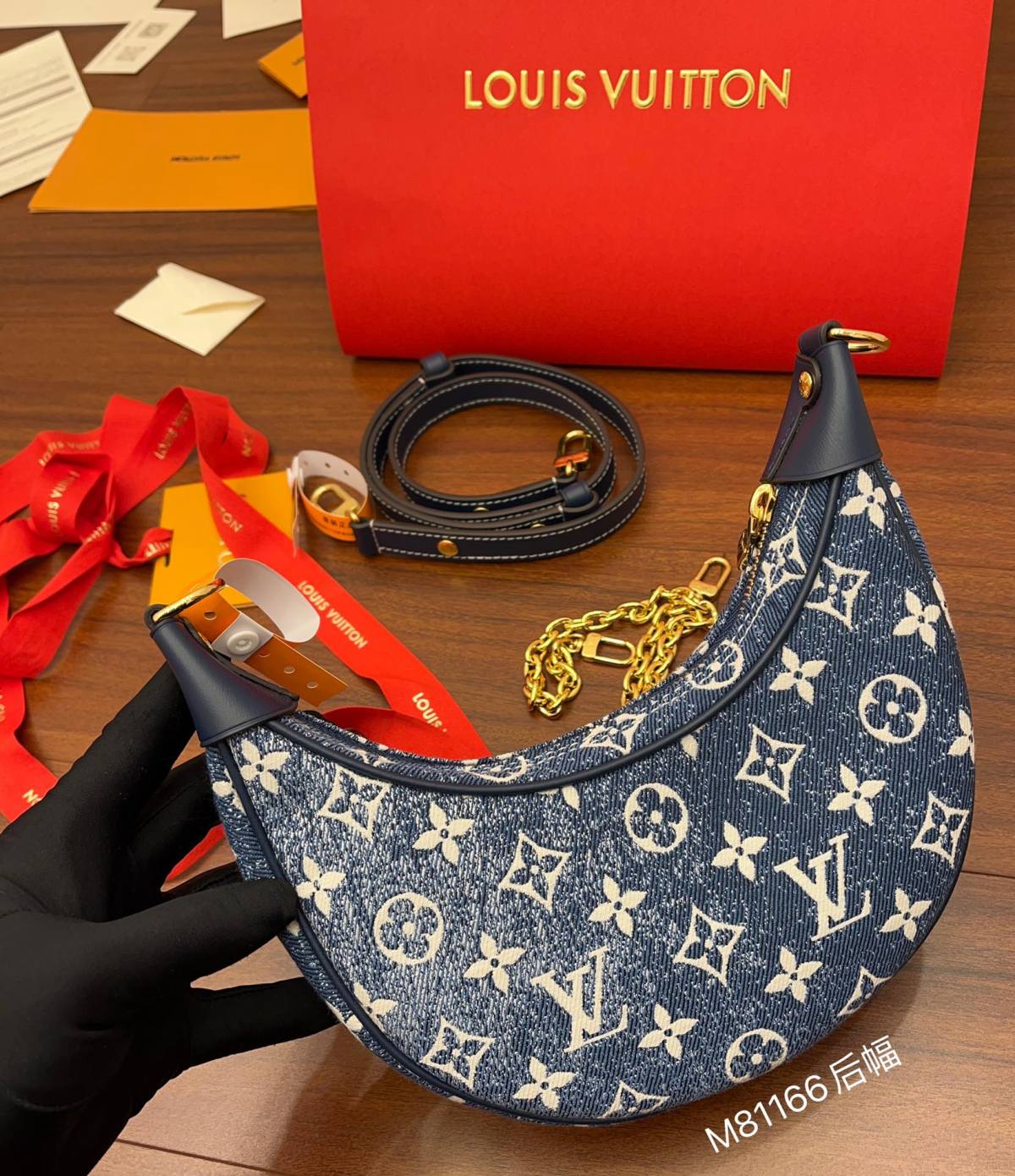 Ellebag Factory’s Expert Replication of Louis Vuitton M81166 LOOP Handbag – A Blend of Denim and Luxury-Best Quality Replica designer Bag factory in China