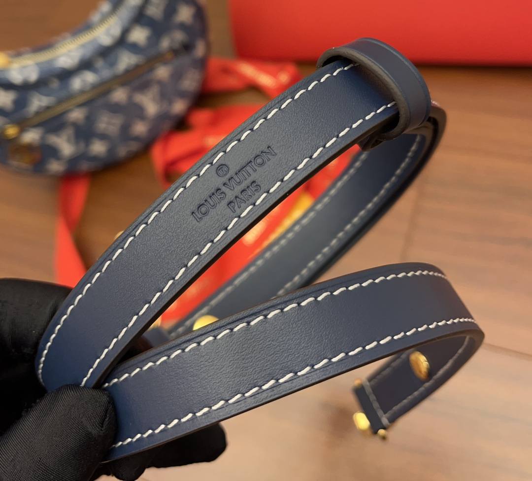 Ellebag Factory’s Expert Replication of Louis Vuitton M81166 LOOP Handbag – A Blend of Denim and Luxury-ʻOi aku ka maikaʻi o ka ʻeke Louis Vuitton ʻeke hoʻopunipuni ma ka hale kūʻai pūnaewele, ʻeke hoʻolālā kope ru