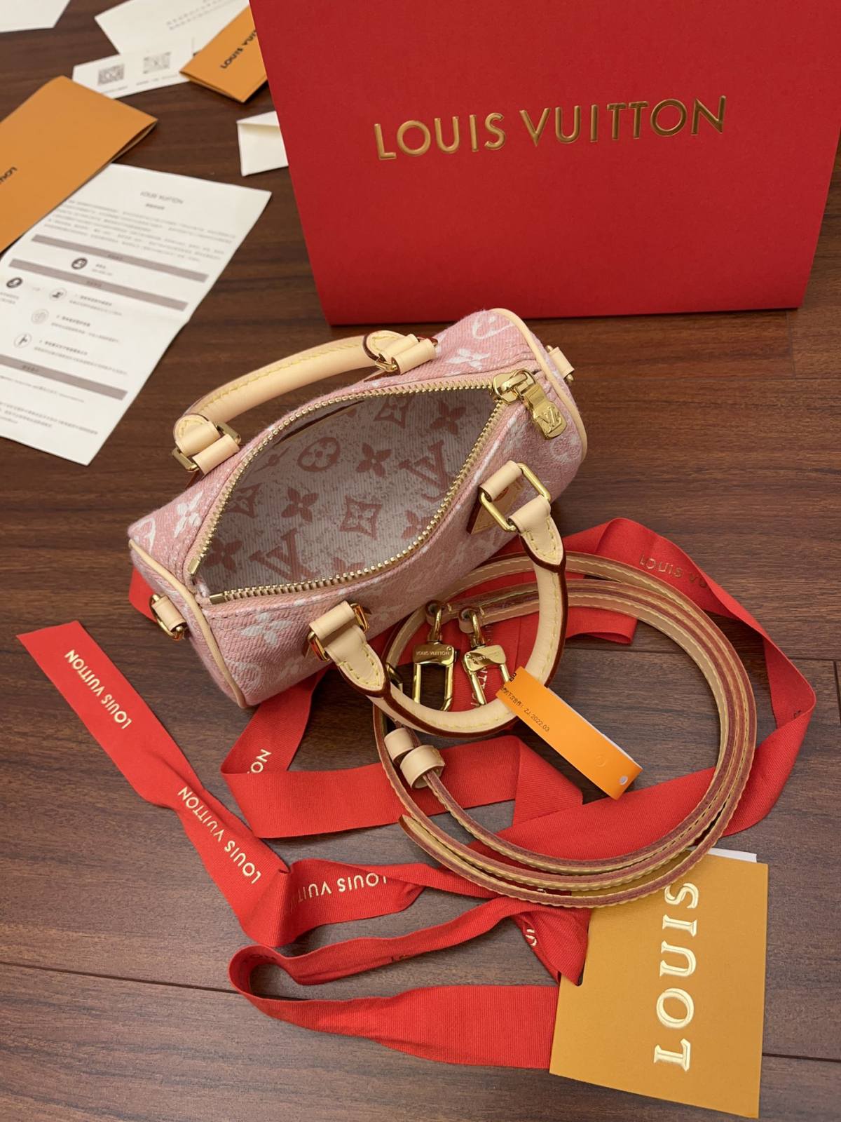 Ellebag Factory’s Replication Craftsmanship for Louis Vuitton M81213 Nano Speedy Handbag in Pink-Tulaga sili ona lelei Fake Louis Vuitton Bag Faleoloa i luga ole laiga, Replica designer bag ru