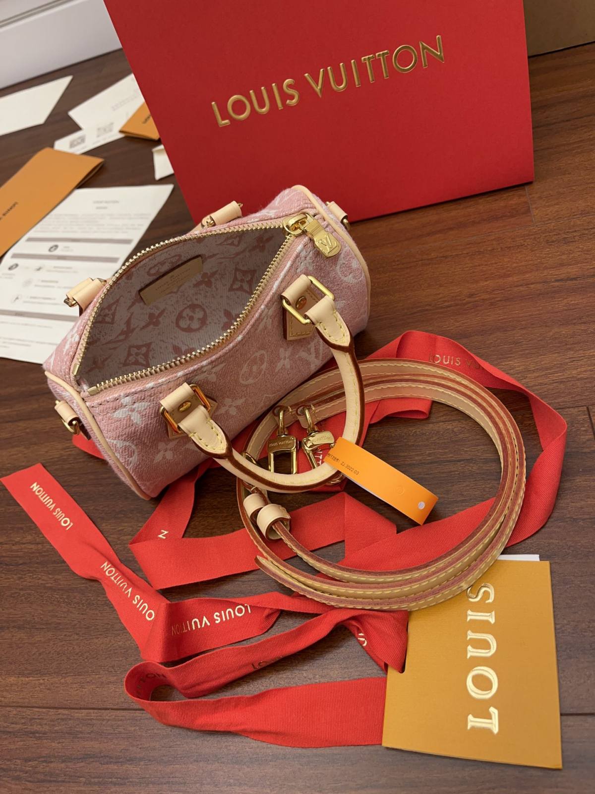 Ellebag Factory’s Replication Craftsmanship for Louis Vuitton M81213 Nano Speedy Handbag in Pink-Legjobb minőségű hamis Louis Vuitton táska online áruház, replika designer táska ru