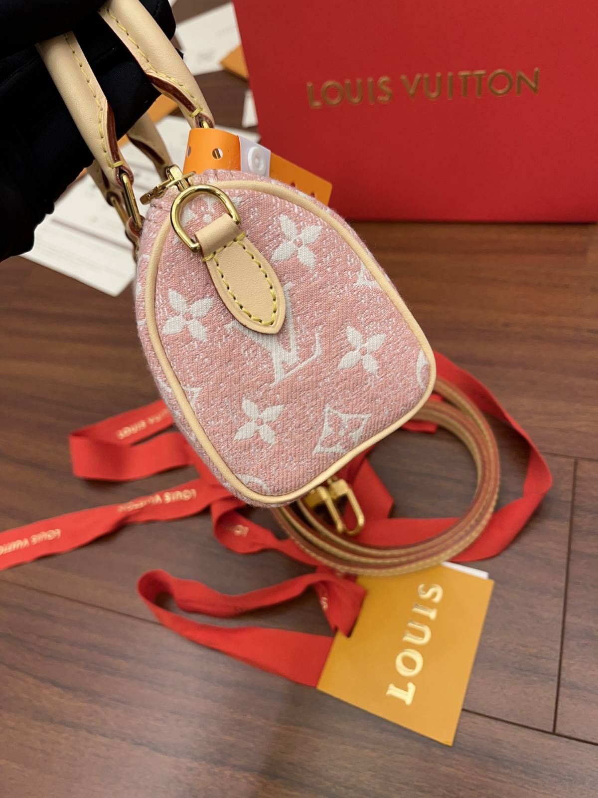 Ellebag Factory’s Replication Craftsmanship for Louis Vuitton M81213 Nano Speedy Handbag in Pink-Bedste kvalitet Fake Louis Vuitton Bag Online Store, Replica designer bag ru