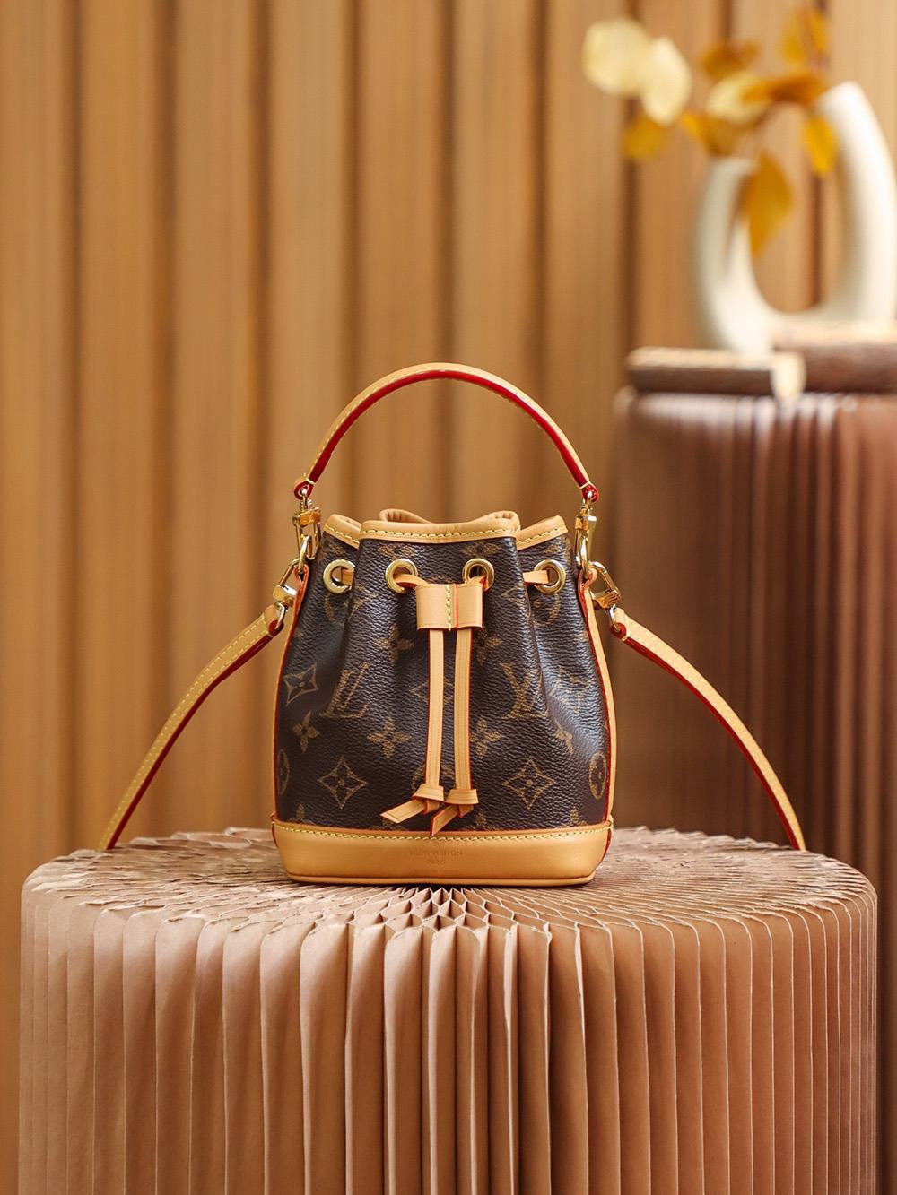 Ellebag Factory’s Expert Replication of Louis Vuitton M81266 Nano Noé Handbag-בעסטער קוואַליטעט שווינדל לוי ווויטטאָן באַג אָנליין קראָם, רעפּליקע דיזיינער זעקל רו