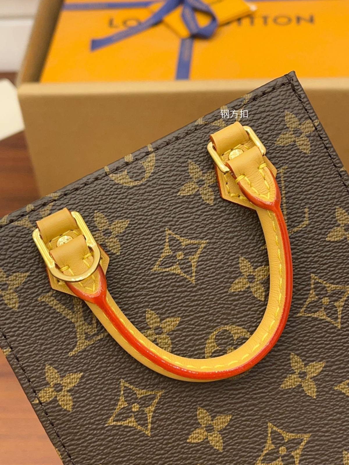 Ellebag Factory’s Exquisite Replication of Louis Vuitton M81295 PETIT SAC PLAT Handbag in Monogram-최고의 품질 가짜 루이비통 가방 온라인 스토어, 복제 디자이너 가방 ru