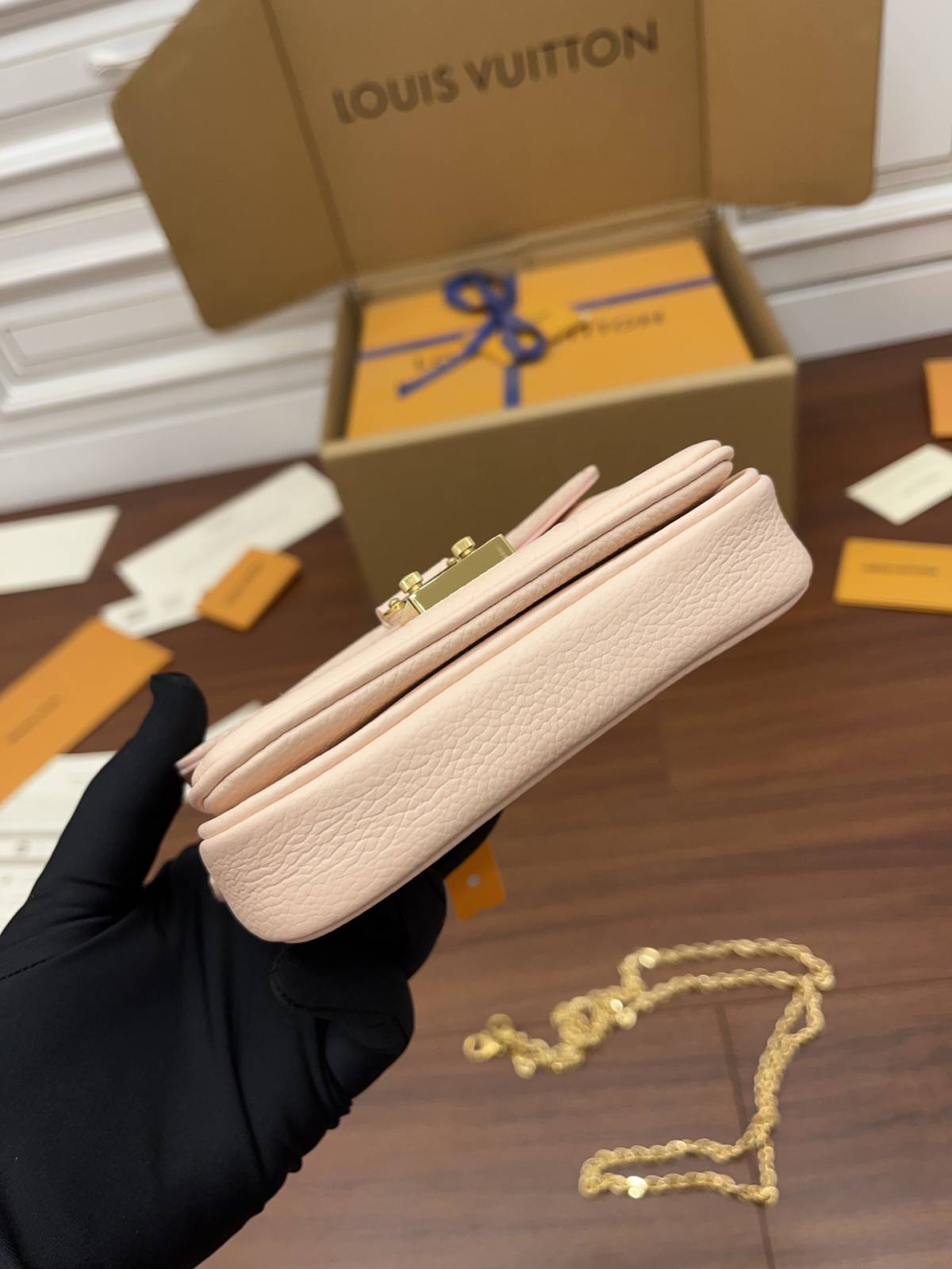 Ellebag Factory’s Replication Craftsmanship for Louis Vuitton M81389 Metis in Full Leather Super Mini, Pink-Botiga en línia de bosses falses de Louis Vuitton de millor qualitat, rèplica de bosses de disseny ru