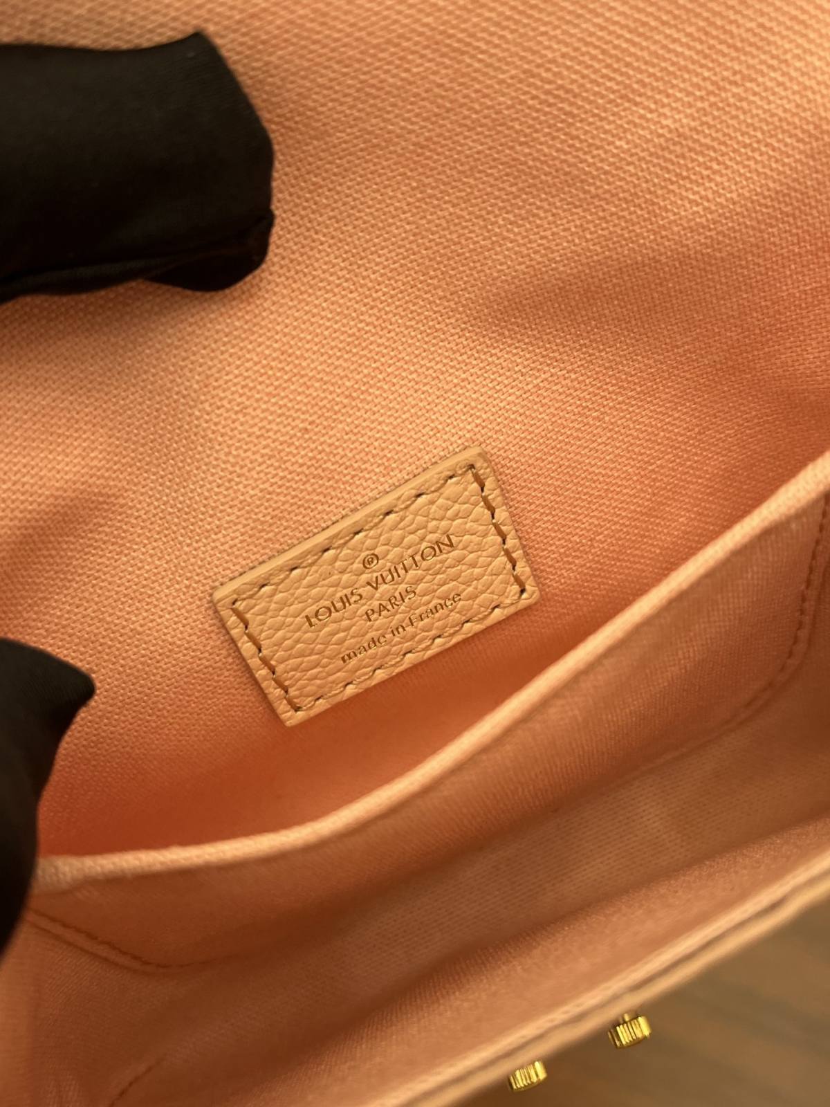 Ellebag Factory’s Replication Craftsmanship for Louis Vuitton M81389 Metis in Full Leather Super Mini, Pink-Magazin online de geanți Louis Vuitton fals de cea mai bună calitate, geantă de designer replica ru