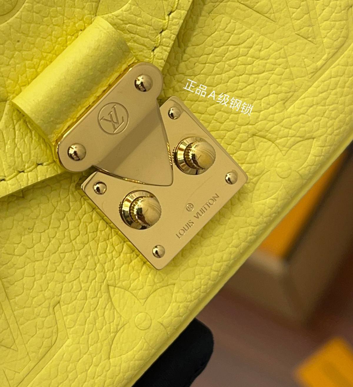 Ellebag Factory’s Exquisite Replication Techniques for Louis Vuitton M81407 Metis Bag Super Mini in Yellow Full Leather-Umgangatho ogqwesileyo woMgangatho weFake weLouis Vuitton kwiVenkile ye-Intanethi, ibhegi yomyili weReplica ru