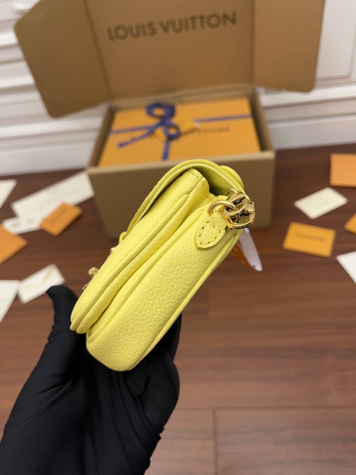 Ellebag Factory’s Exquisite Replication Techniques for Louis Vuitton M81407 Metis Bag Super Mini in Yellow Full Leather-Umgangatho ogqwesileyo woMgangatho weFake weLouis Vuitton kwiVenkile ye-Intanethi, ibhegi yomyili weReplica ru