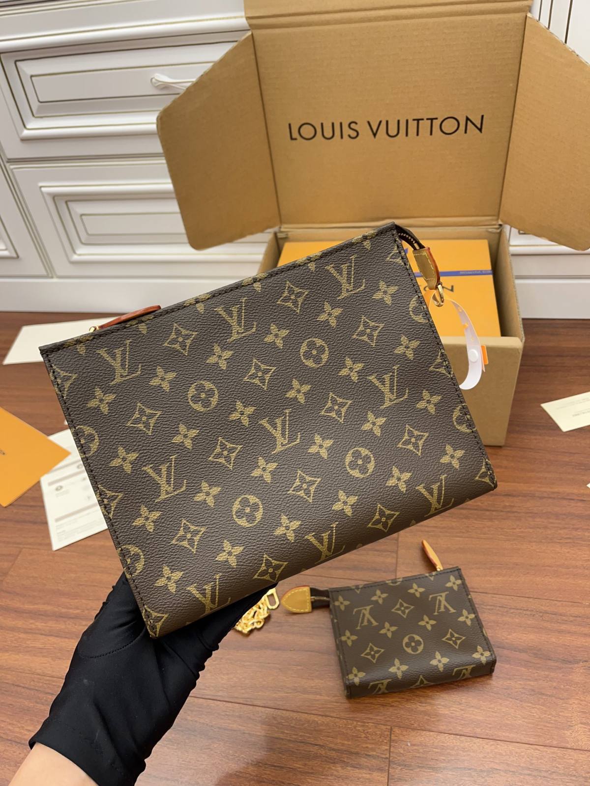 Ellebag Factory’s Exemplary Replication Techniques for Louis Vuitton M81412 Toiletry Pouch on Chain Handbag-Best Quality Fake Louis Vuitton Bag Online Store, Replica designer bag ru