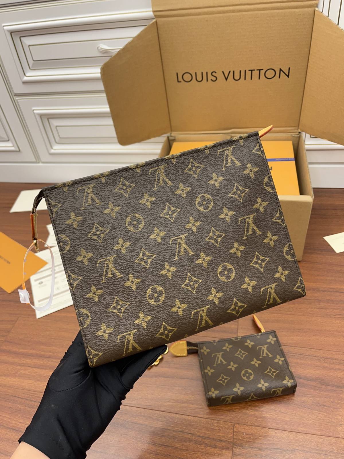 Ellebag Factory’s Exemplary Replication Techniques for Louis Vuitton M81412 Toiletry Pouch on Chain Handbag-Beste Qualität gefälschte Louis Vuitton-Taschen Online-Shop, Replik-Designer-Tasche ru