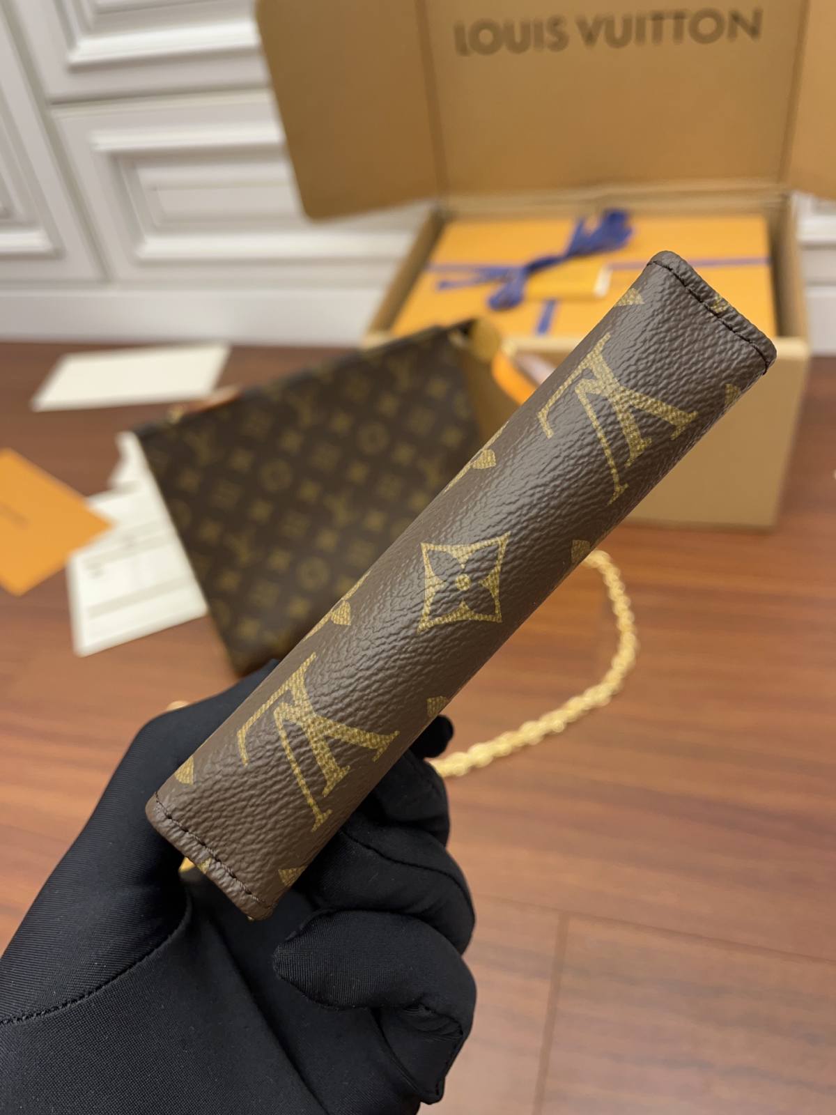 Ellebag Factory’s Exemplary Replication Techniques for Louis Vuitton M81412 Toiletry Pouch on Chain Handbag-Ti o dara ju Didara iro Louis Vuitton apo Online itaja, Ajọra onise apo ru