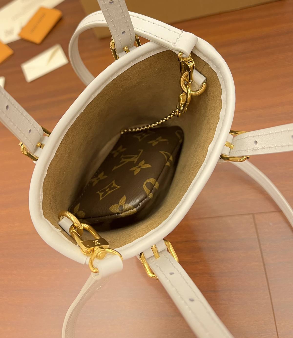 Ellebag Factory’s Expert Replication Techniques for Louis Vuitton M81489 LV Nano Bucket Handbag-Najlepsza jakość fałszywych torebek Louis Vuitton Sklep internetowy, projektant repliki torebki ru