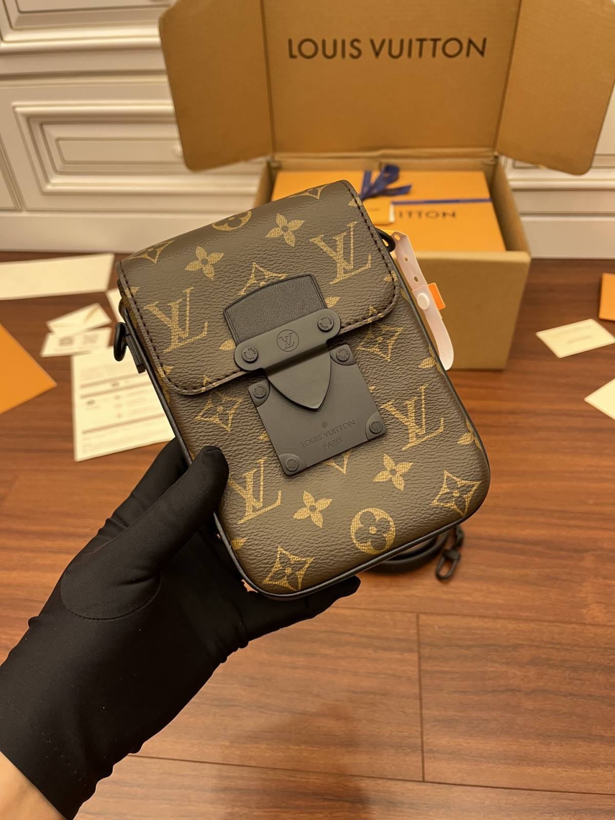 Ellebag Factory’s Expert Replication Techniques for Louis Vuitton M81522 S-LOCK VERTICAL Mini Handbag-Bescht Qualitéit Fake Louis Vuitton Bag Online Store, Replica Designer Bag ru