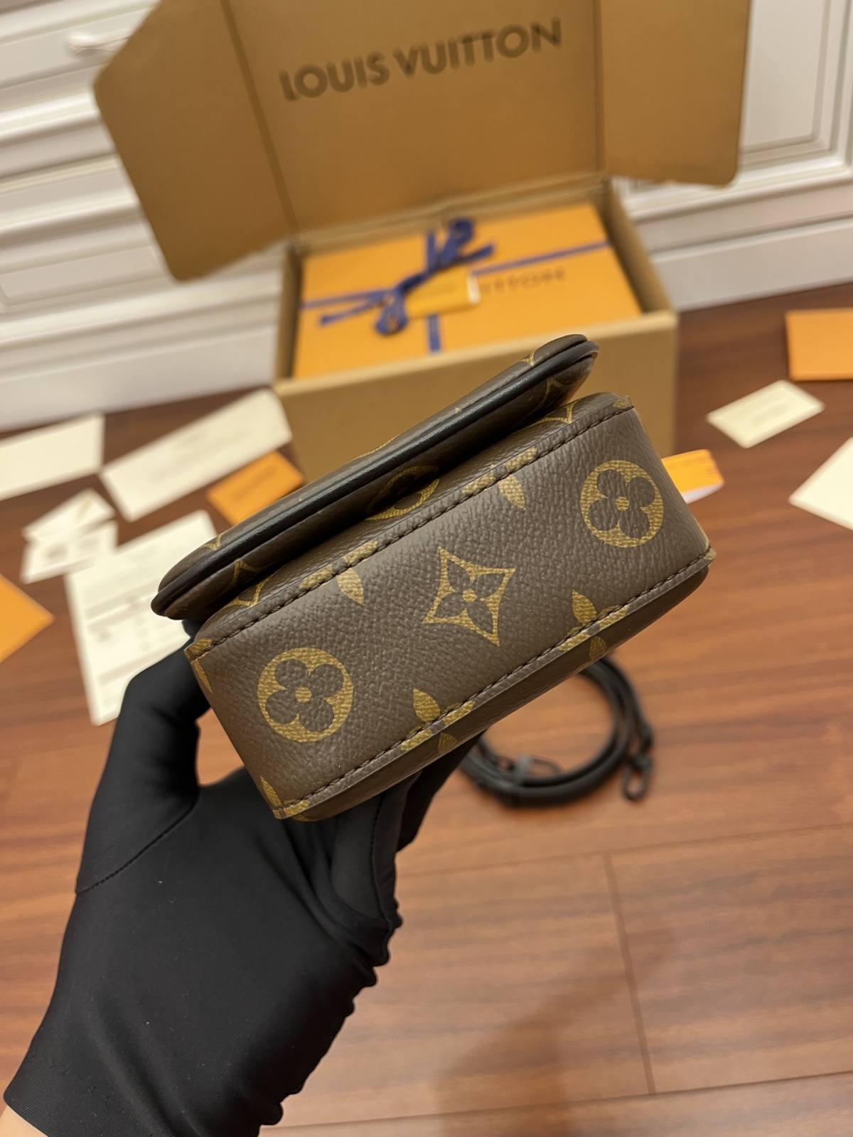 Ellebag Factory’s Expert Replication Techniques for Louis Vuitton M81522 S-LOCK VERTICAL Mini Handbag-Best Quality adịgboroja Louis vuitton akpa Online Store, oyiri mmebe akpa ru