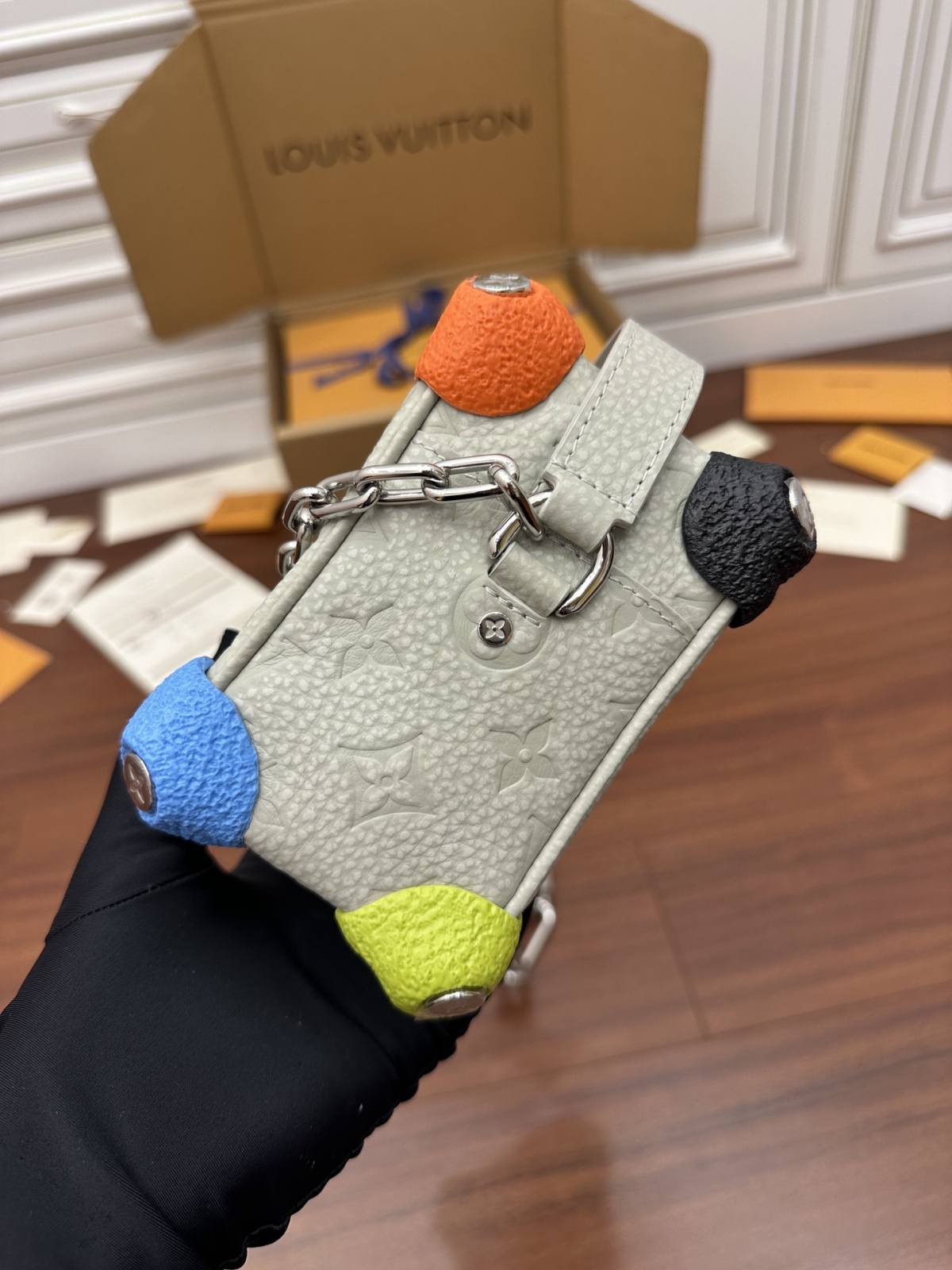 Ellebag Factory’s Masterful Replication of Louis Vuitton M81606 MINI SOFT TRUNK Handbag in Off-White-ఉత్తమ నాణ్యత నకిలీ లూయిస్ విట్టన్ బ్యాగ్ ఆన్‌లైన్ స్టోర్, రెప్లికా డిజైనర్ బ్యాగ్ రు