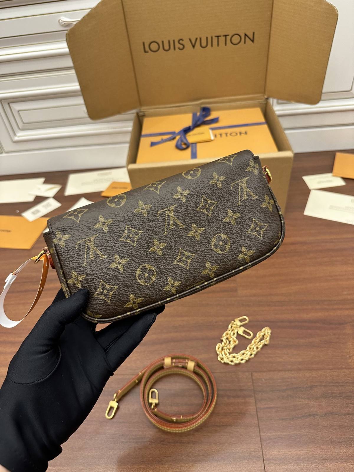 Ellebag Factory’s Replication Expertise: Louis Vuitton WALLET ON CHAIN IVY Handbag (M81911) W Monogram Sac Recoleta-Интернет-магазин поддельной сумки Louis Vuitton лучшего качества, копия дизайнерской сумки ru