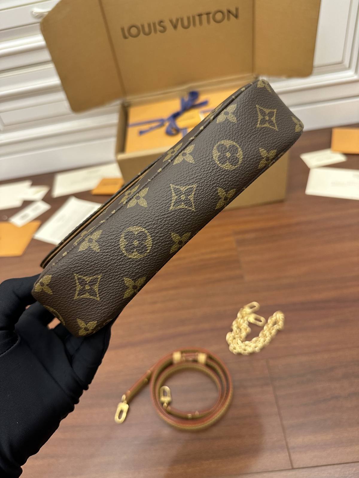 Ellebag Factory’s Replication Expertise: Louis Vuitton WALLET ON CHAIN IVY Handbag (M81911) W Monogram Sac Recoleta-Best Quality Fake Louis Vuitton Bag Online Store, Replica designer bag ru