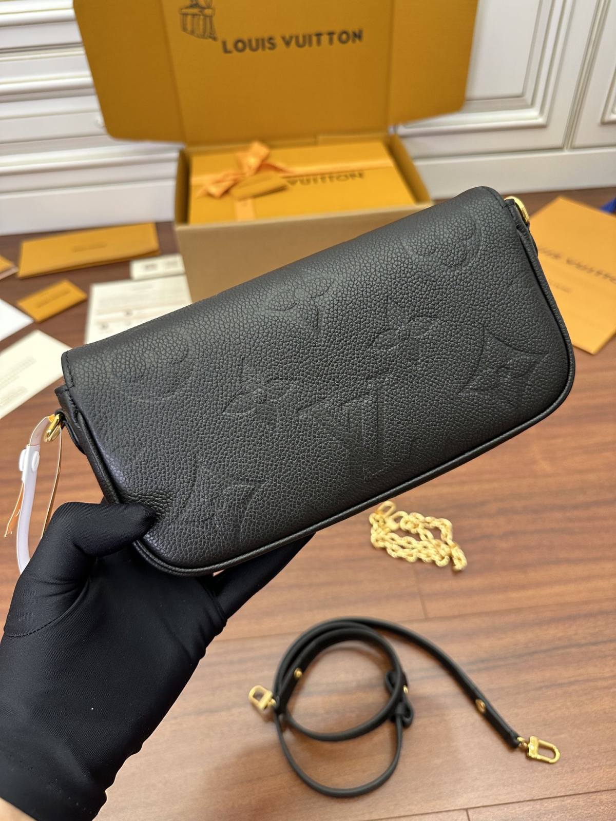 Ellebag Factory Replication Craftsmanship: Louis Vuitton M82154 Black Wallet on Chain Ivy Handbag-Magazin online de geanți Louis Vuitton fals de cea mai bună calitate, geantă de designer replica ru