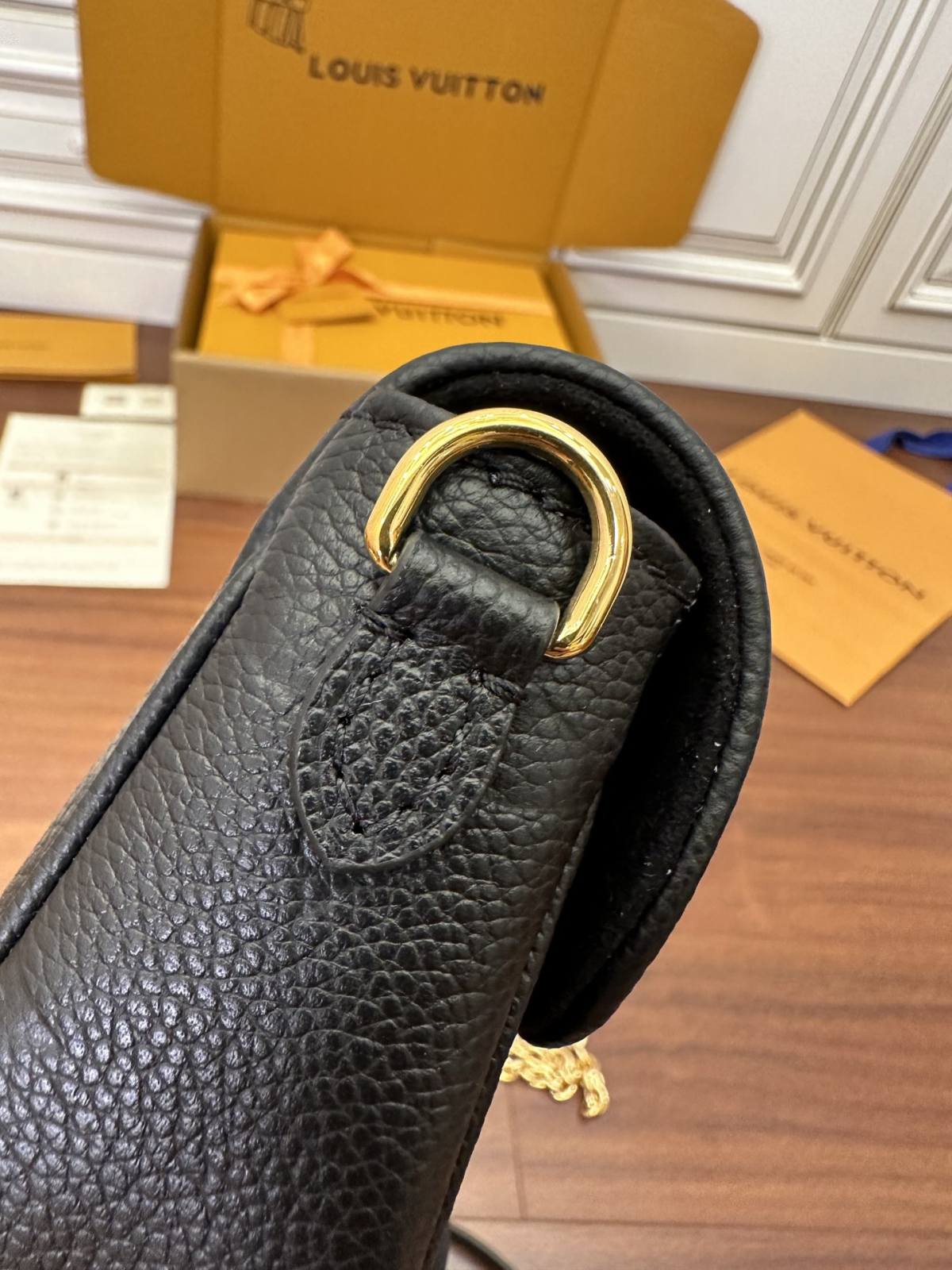 Ellebag Factory Replication Craftsmanship: Louis Vuitton M82154 Black Wallet on Chain Ivy Handbag-L-Aħjar Kwalità Foloz Louis Vuitton Bag Online Store, Replica designer bag ru