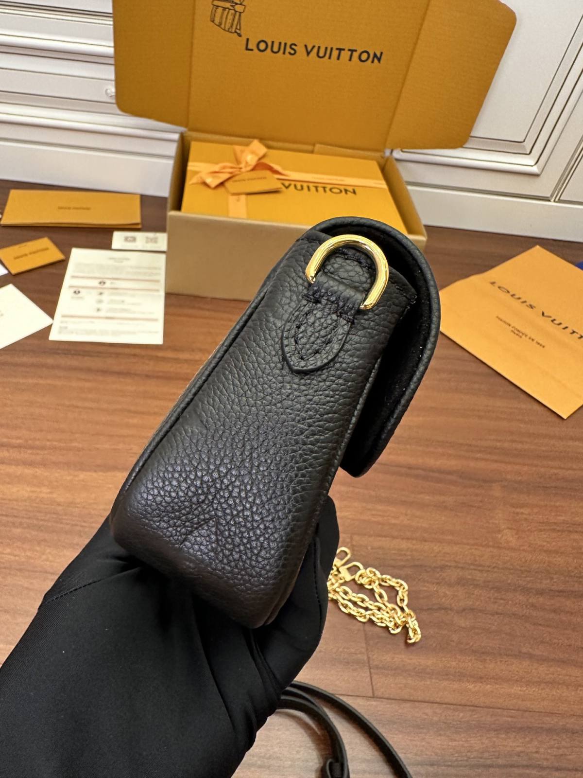 Ellebag Factory Replication Craftsmanship: Louis Vuitton M82154 Black Wallet on Chain Ivy Handbag-Best Quality Fake Louis Vuitton Bag Online Store, Replica designer bag ru