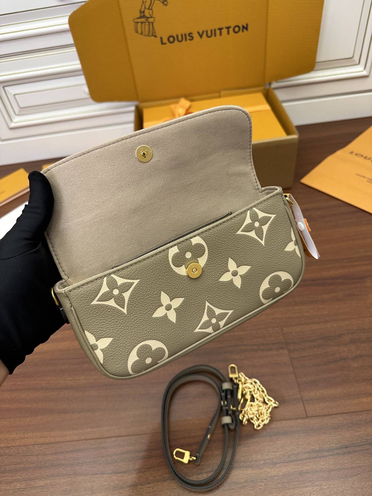 Ellebag Factory Replication Techniques: Louis Vuitton Wallet On Chain Ivy Handbag (M82211)-Best Quality Fake Louis Vuitton Bag Online Store, Replica designer bag ru