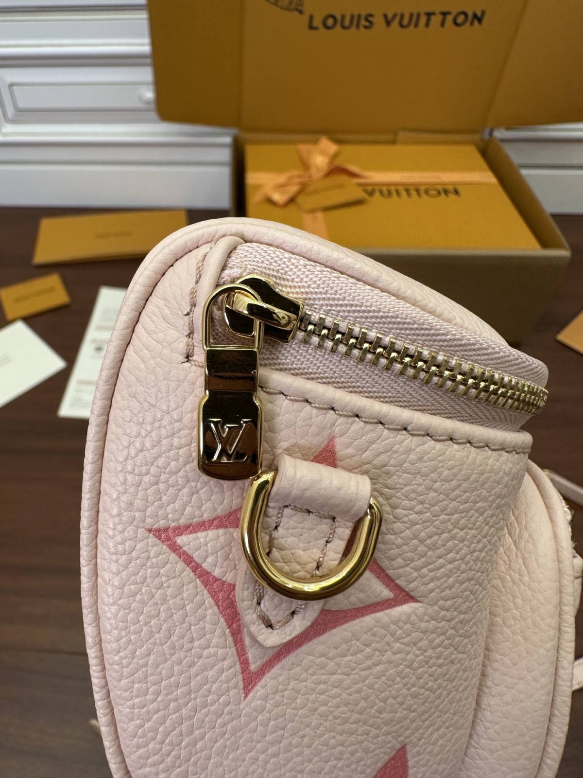 Ellebag Factory Replication Expertise: Louis Vuitton MINI BUMBAG Handbag (M82347) – Pink Gradient Series-Meilleure qualité de faux sac Louis Vuitton en ligne, réplique de sac de créateur ru