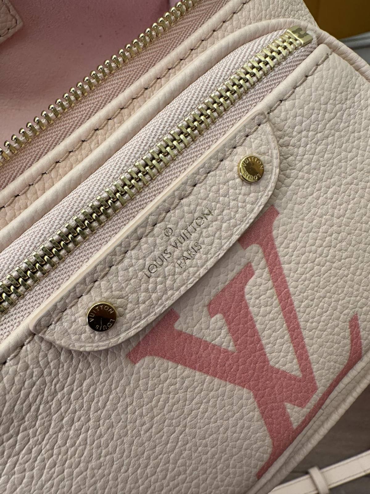 Ellebag Factory Replication Expertise: Louis Vuitton MINI BUMBAG Handbag (M82347) – Pink Gradient Series-Meilleure qualité de faux sac Louis Vuitton en ligne, réplique de sac de créateur ru