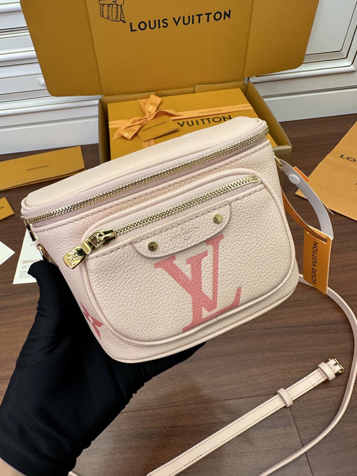 Ellebag Factory Replication Expertise: Louis Vuitton MINI BUMBAG Handbag (M82347) – Pink Gradient Series-Meilleure qualité de faux sac Louis Vuitton en ligne, réplique de sac de créateur ru