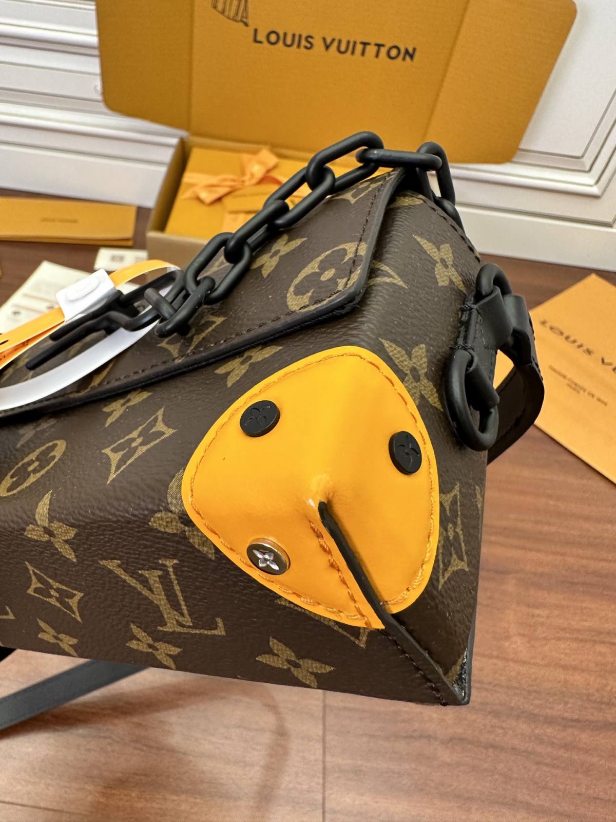 Ellebag Factory’s Exquisite Replication of Louis Vuitton Yellow Men’s Steamer Bag (M82534)-בעסטער קוואַליטעט שווינדל לוי ווויטטאָן באַג אָנליין קראָם, רעפּליקע דיזיינער זעקל רו