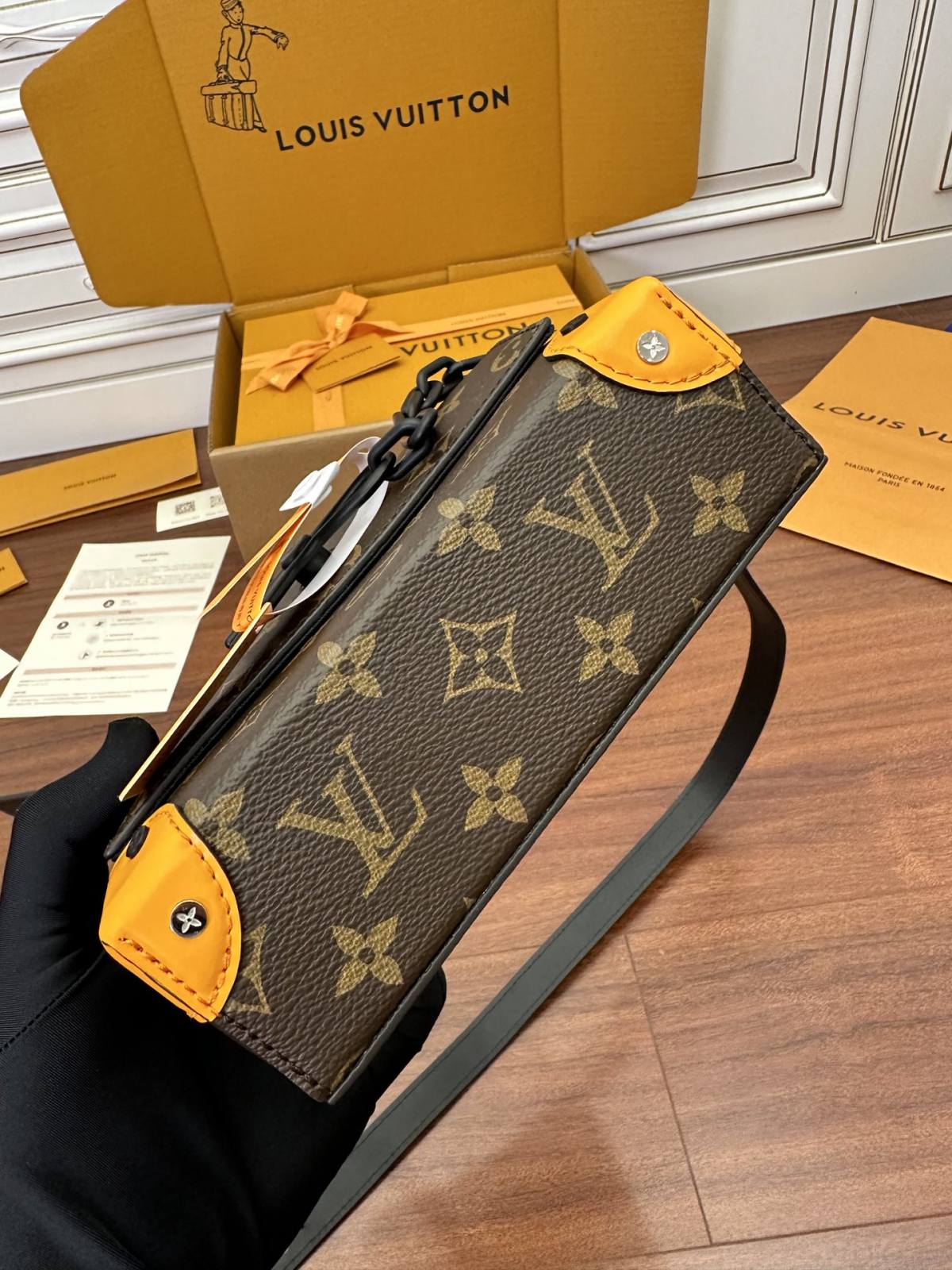 Ellebag Factory’s Exquisite Replication of Louis Vuitton Yellow Men’s Steamer Bag (M82534)-Labākās kvalitātes viltotās Louis Vuitton somas tiešsaistes veikals, dizaineru somas kopija ru