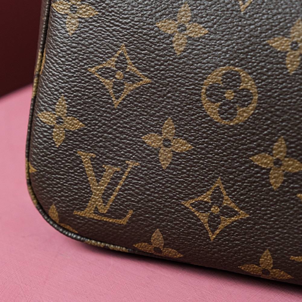 Ellebag Factory’s Masterful Replication of Louis Vuitton Pochette Accessoires M82766-ʻOi aku ka maikaʻi o ka ʻeke Louis Vuitton ʻeke hoʻopunipuni ma ka hale kūʻai pūnaewele, ʻeke hoʻolālā kope ru