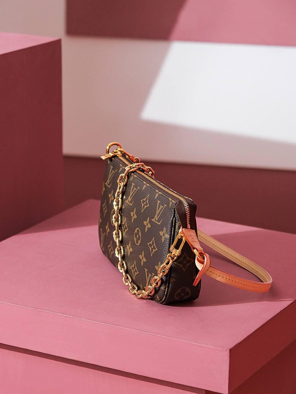 Ellebag Factory’s Masterful Replication of Louis Vuitton Pochette Accessoires M82766-Magazin online de geanți Louis Vuitton fals de cea mai bună calitate, geantă de designer replica ru