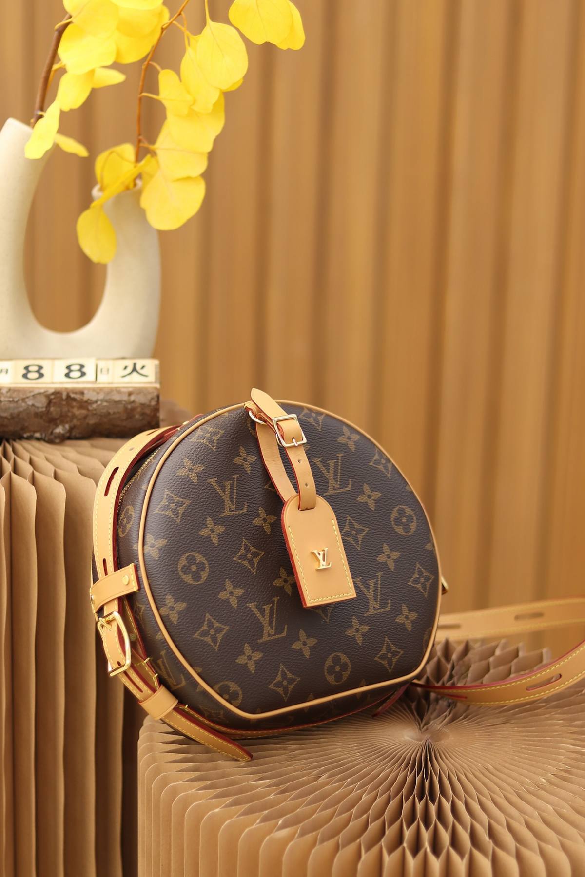 Ellebag Factory’s Masterful Replication of Louis Vuitton BOITE CHAPEAU SOUPLE (M52294)-Best Quality Fake Louis Vuitton Bag Online Store, Replica designer bag ru