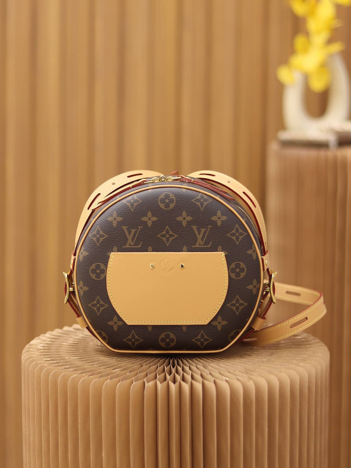 Ellebag Factory’s Masterful Replication of Louis Vuitton BOITE CHAPEAU SOUPLE (M52294)-Best Quality Fake Louis Vuitton сумка онлайн дүкөнү, Replica дизайнер сумка ru