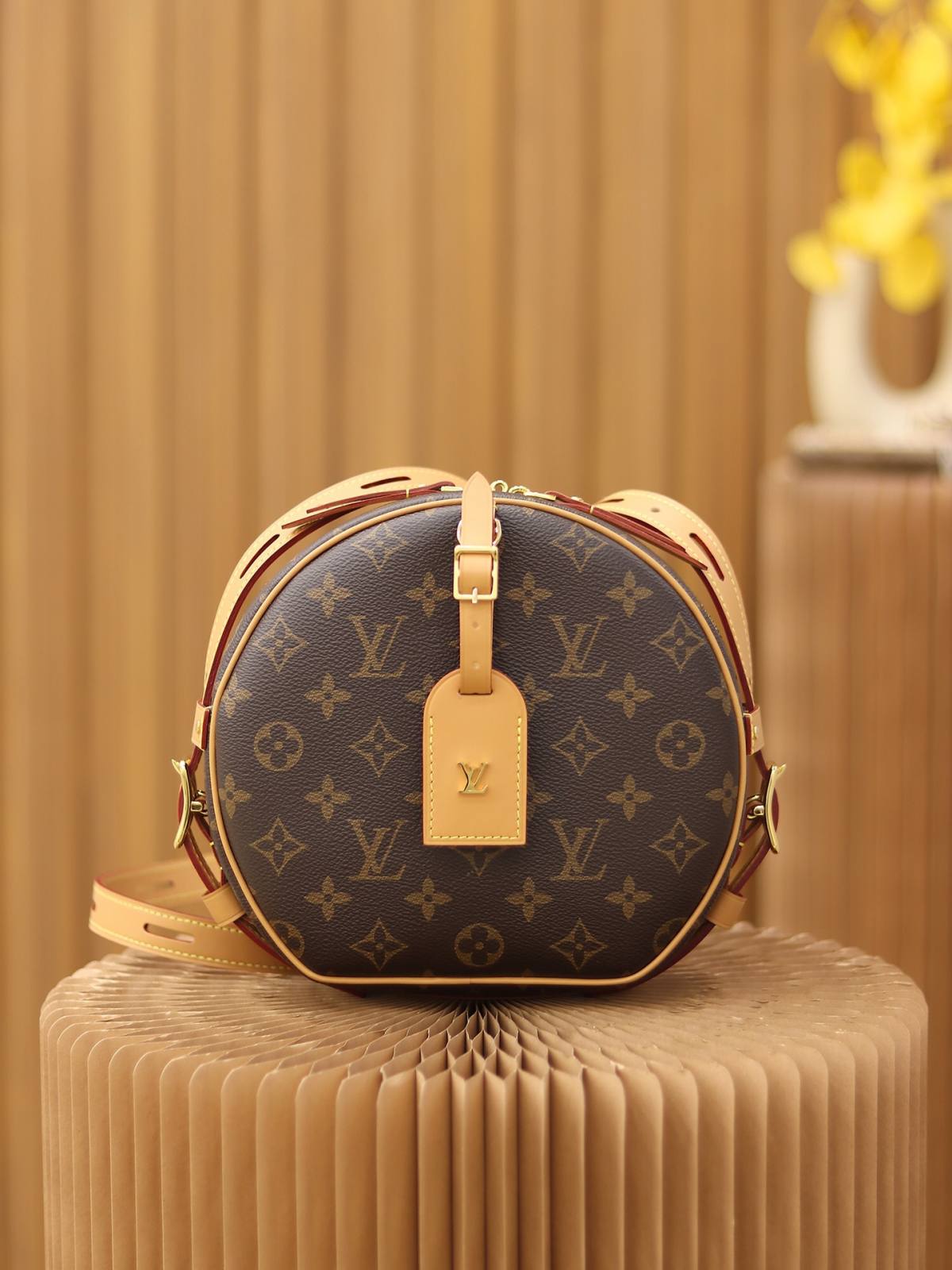 Ellebag Factory’s Masterful Replication of Louis Vuitton BOITE CHAPEAU SOUPLE (M52294)-Tienda en línea de bolsos Louis Vuitton falsos de la mejor calidad, réplica de bolsos de diseño ru