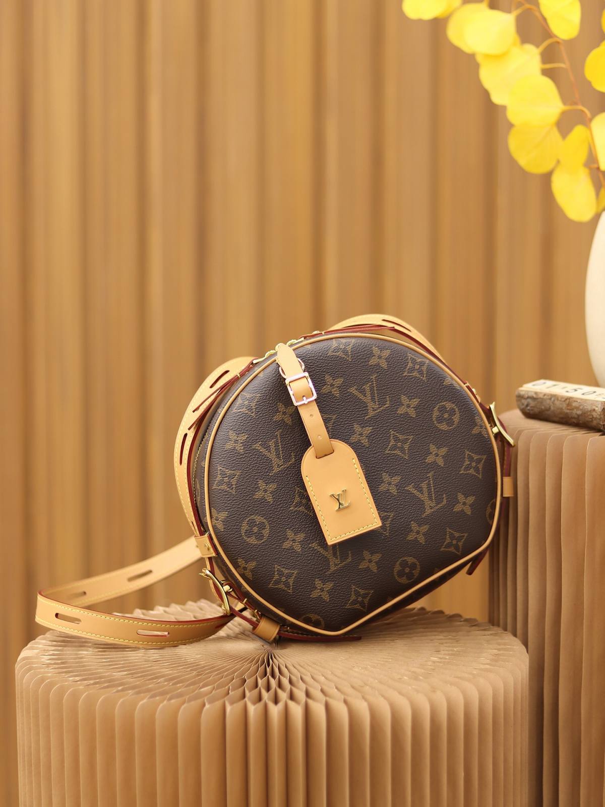 Ellebag Factory’s Masterful Replication of Louis Vuitton BOITE CHAPEAU SOUPLE (M52294)-Negozio in linea della borsa falsa di Louis Vuitton di migliore qualità, borsa del progettista della replica ru